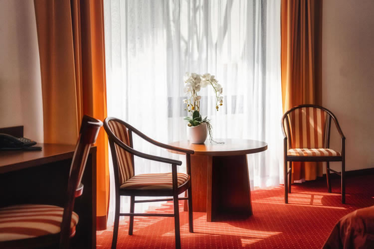Hotel oferujący pokoje do wynajęcia w atrakcyjnej cenie w Zakopanem